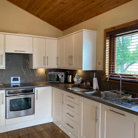Copper Beech Lodge With Hot Tub Cupar Exterior photo